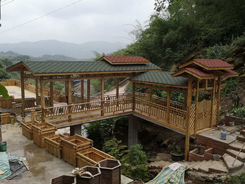 木結(jié)構(gòu)長(zhǎng)廊、木結(jié)構(gòu)地板、木結(jié)構(gòu)花箱